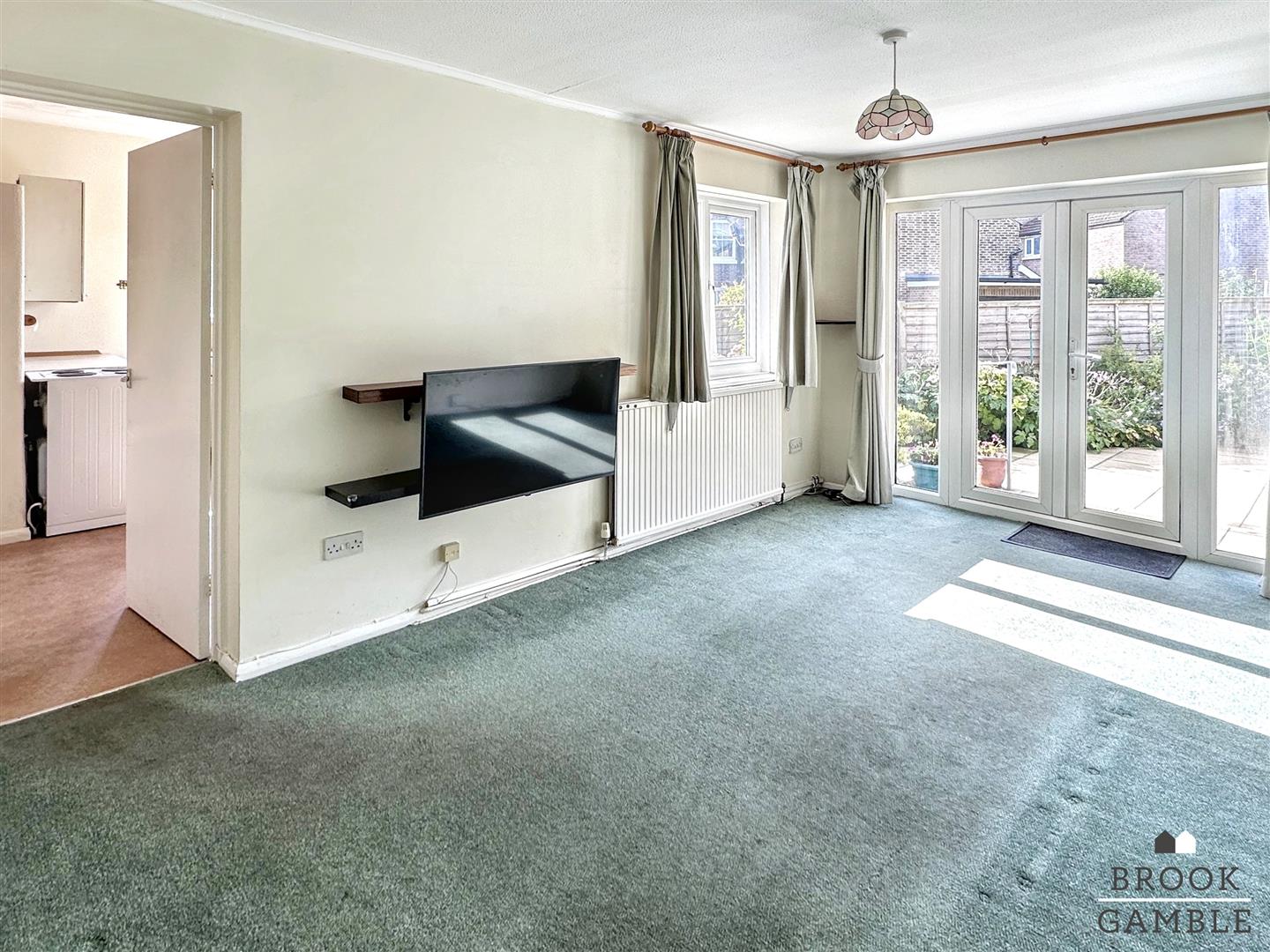 1 Bedroom Flat - Garden. 2 Charleston Road in Eastbourne,  4